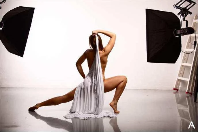 Two dancers encounter each other in In-DepenDance